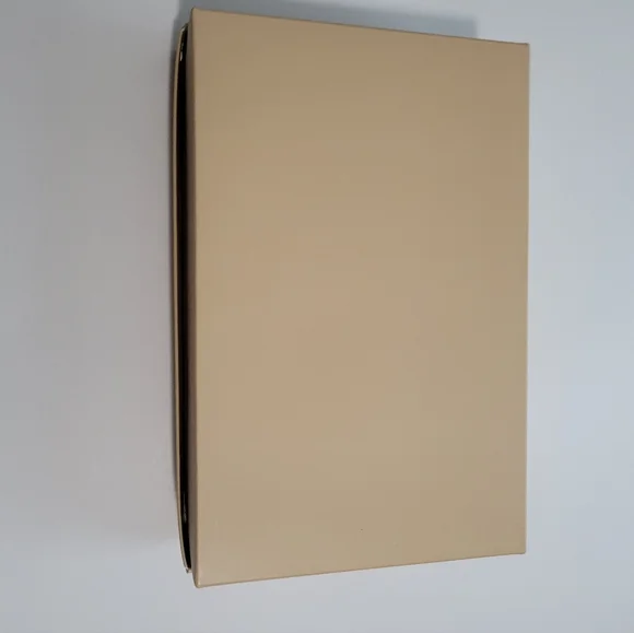 Michael Korrs Empty Box - Picture 3 of 7